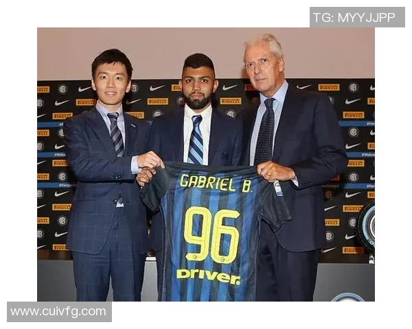 足球明星儿子展现天赋才华的视频引发热议网友纷纷点赞称赞小小球星潜力无限 足球明星儿子展现天赋才华的视频引发热议网友纷纷点赞称赞小小球星潜力无限